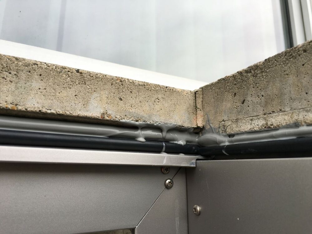 parapet z silikonową uszczelką
